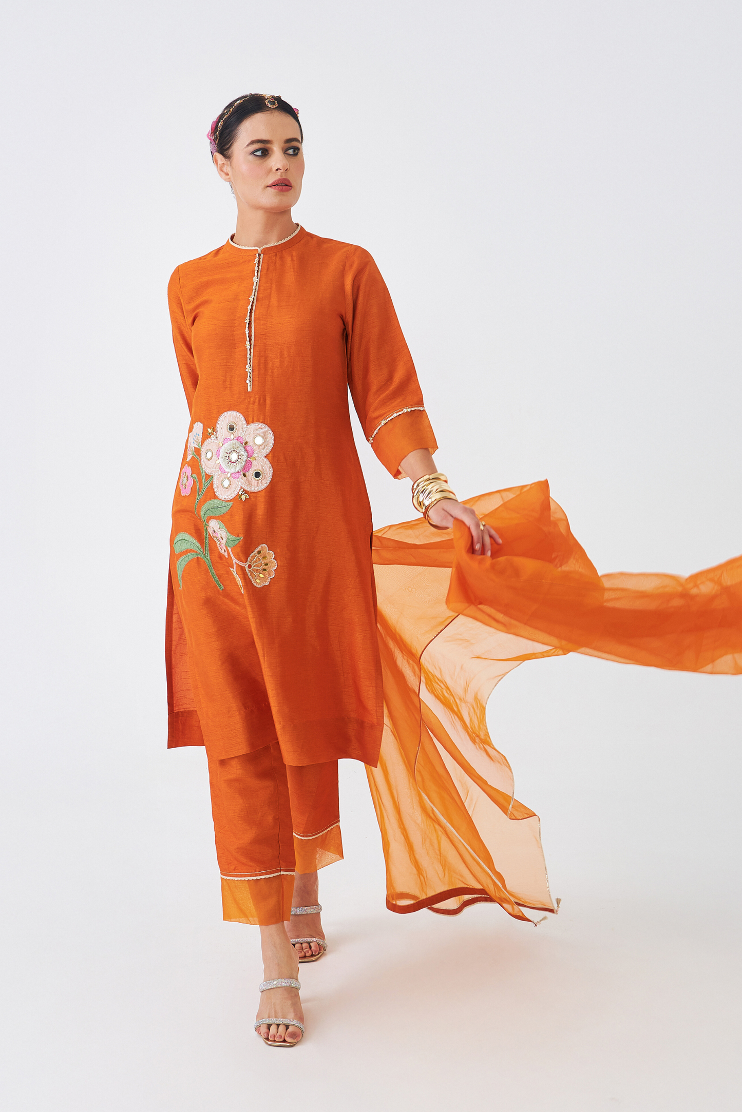 Riva Ladies Embellished Kurta With Narrow Fit Trousers (Set of 3 Pcs)