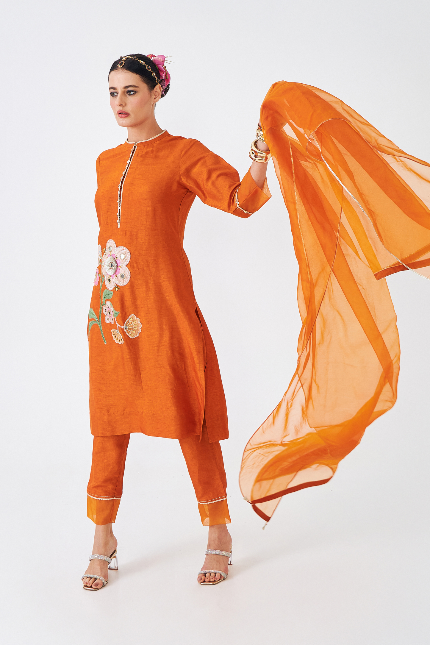 Riva Ladies Embellished Kurta With Narrow Fit Trousers (Set of 3 Pcs)