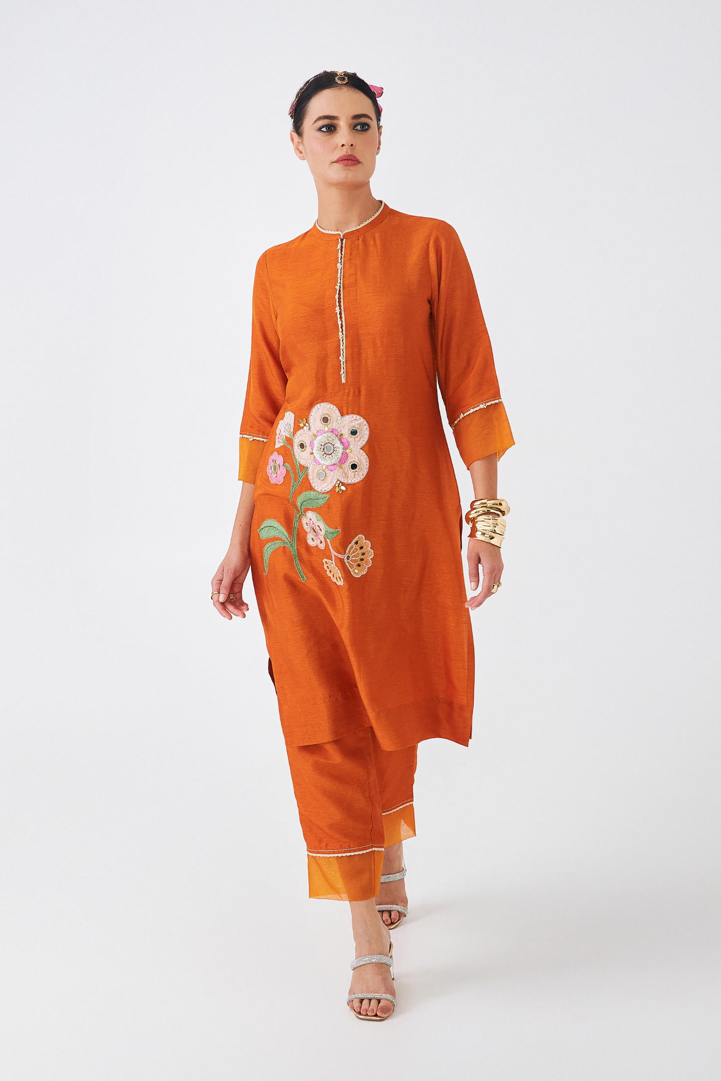 Riva Ladies Embellished Kurta With Narrow Fit Trousers (Set of 3 Pcs)