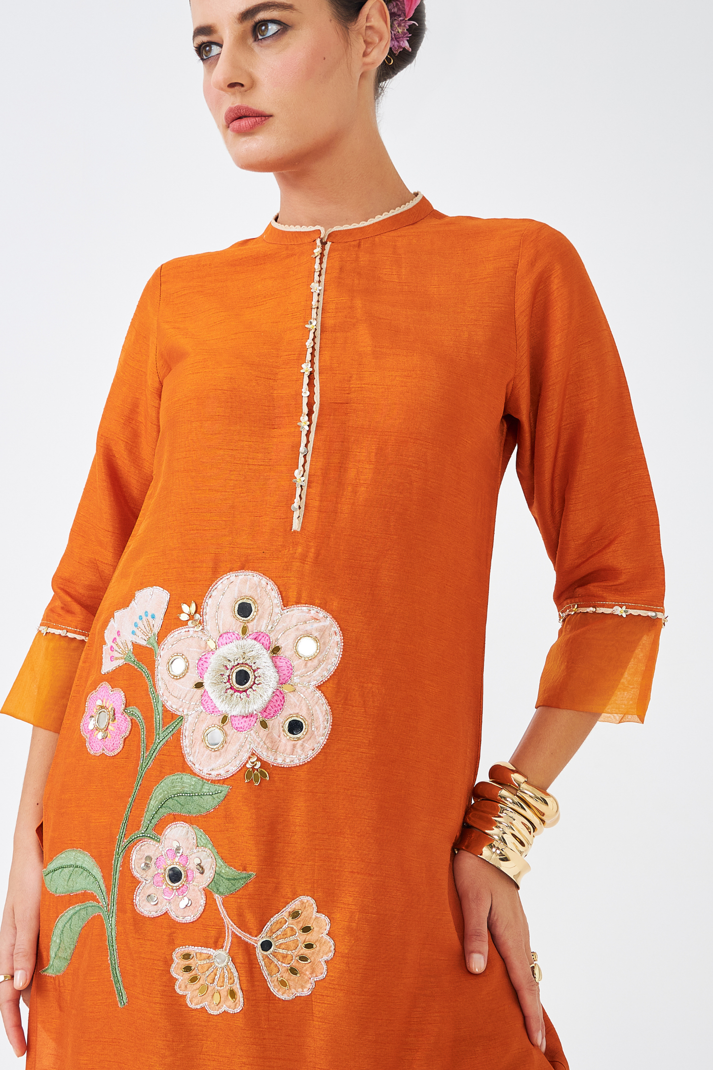 Riva Ladies Embellished Kurta With Narrow Fit Trousers (Set of 3 Pcs)