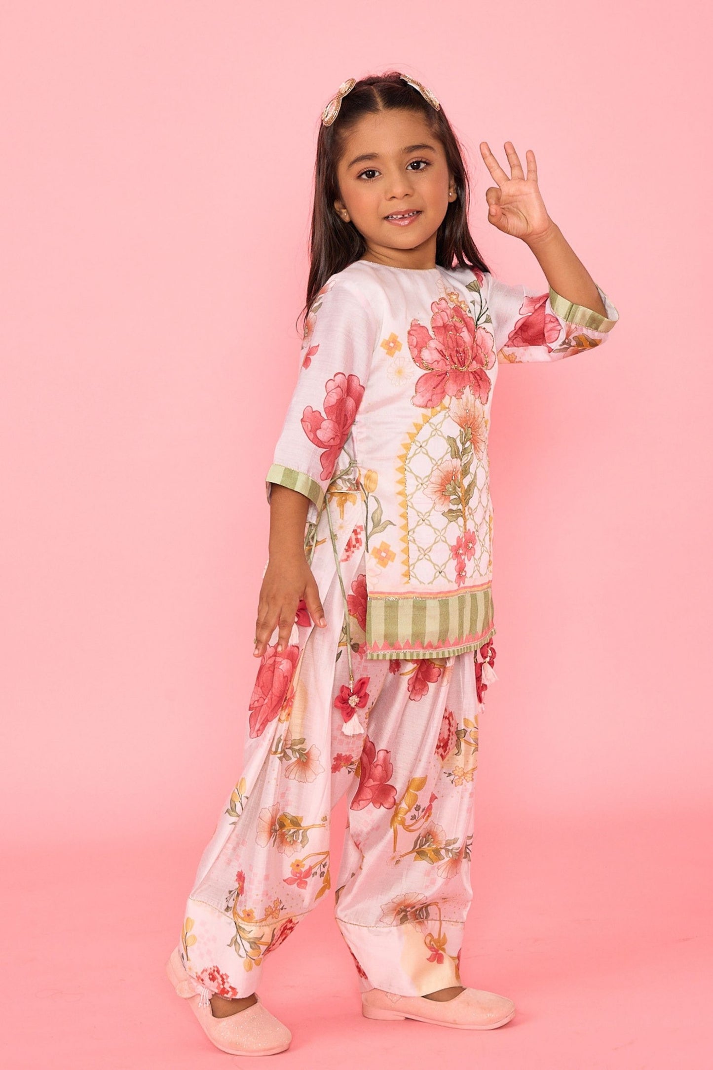 White Makrana Girls Embellished 3/4th Sleeves Tunic With Wide Trouser Coord( 2 Pc Set)