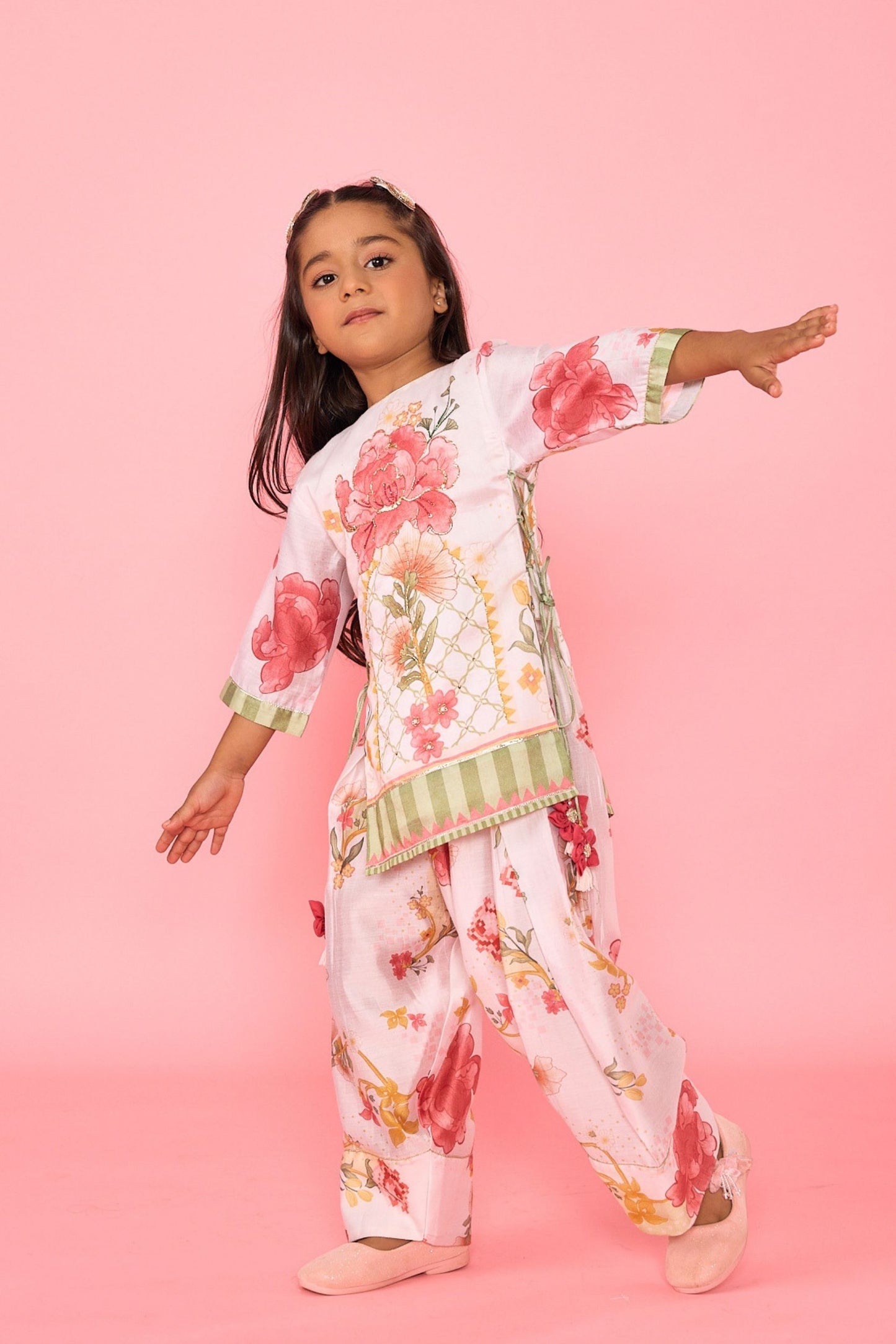 White Makrana Girls Embellished 3/4th Sleeves Tunic With Wide Trouser Coord( 2 Pc Set)